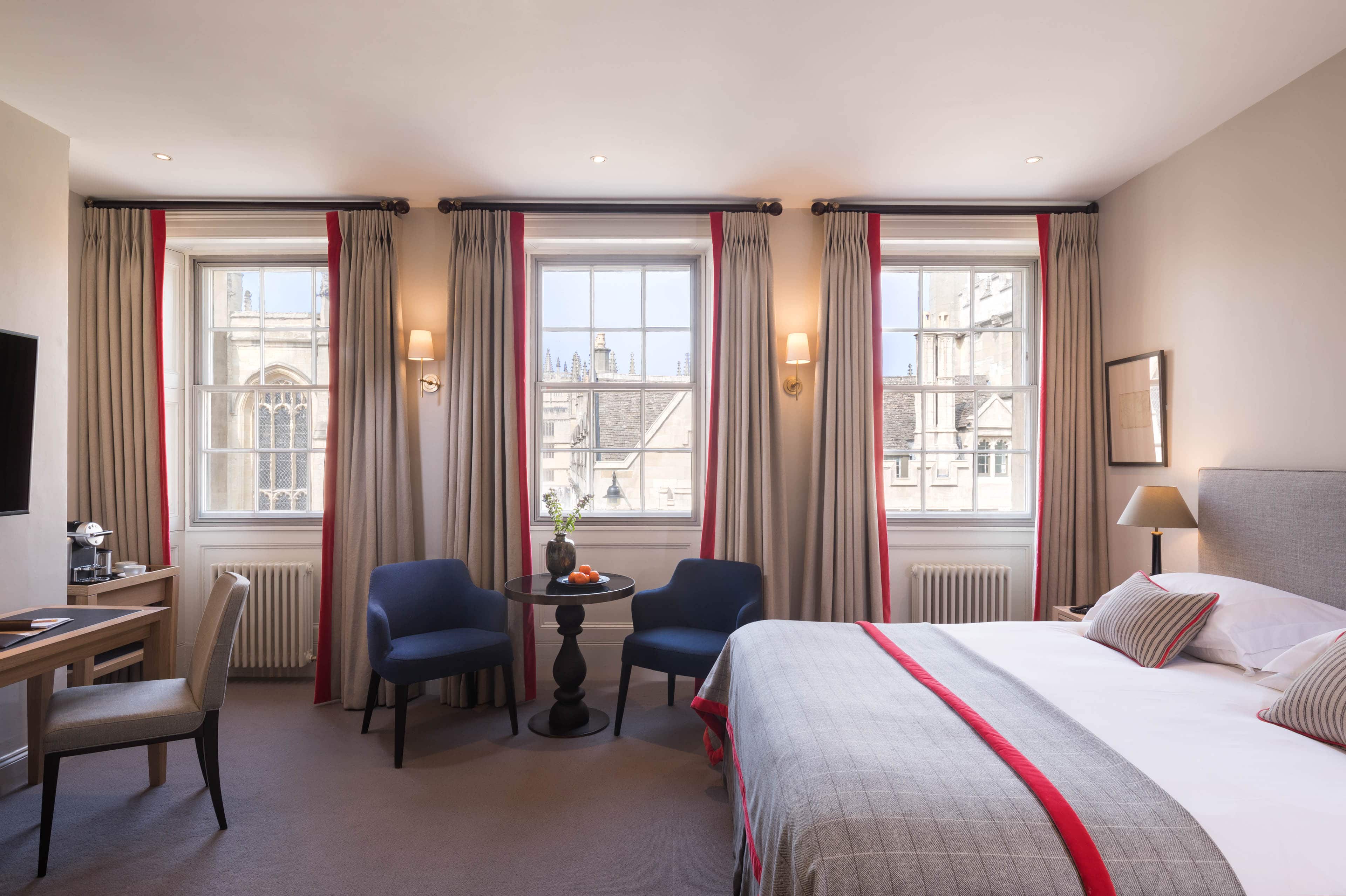 0002 - 2019 - Old Bank Hotel - Oxford - High Res - Bedroom Modern Windows High Street View - Web Hero