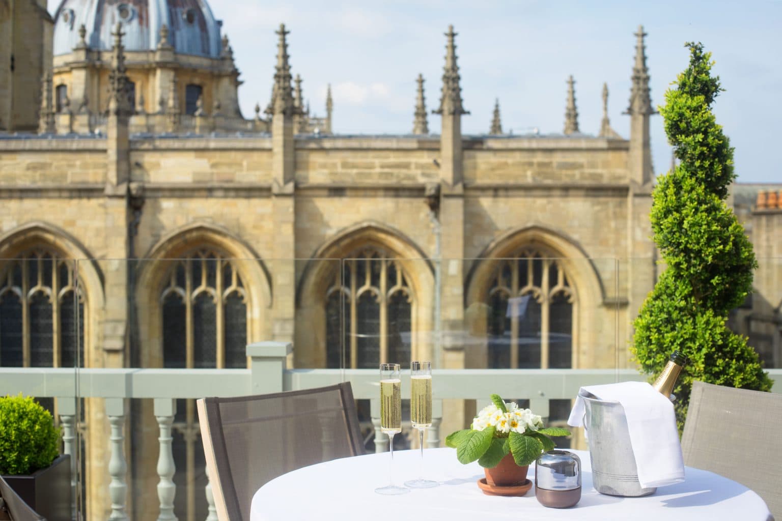 0007 - 2019 - Old Bank Hotel - Oxford - High Res - Room 1 Private Terrace Spires Champagne - Web Hero