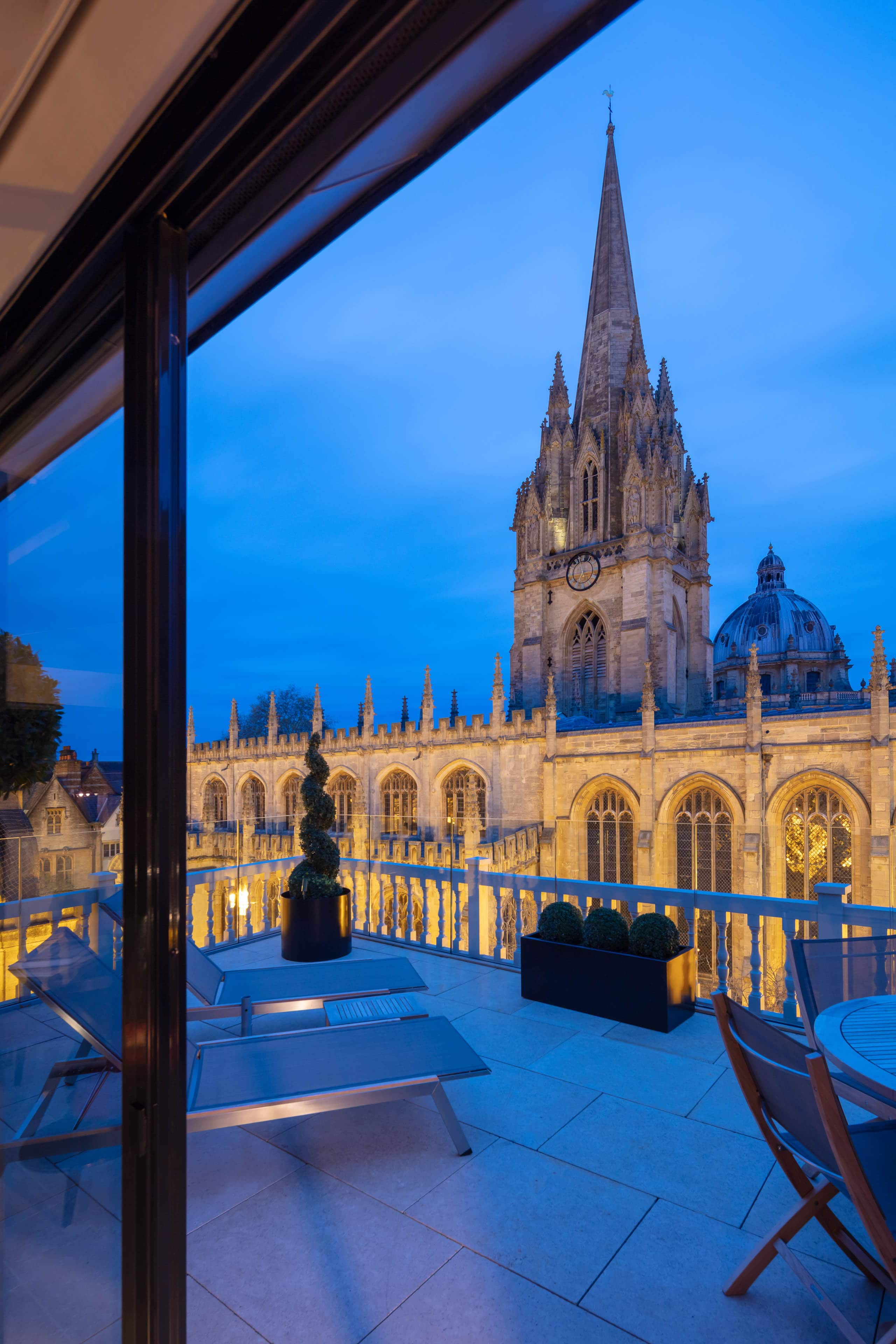 0017 - 2018 - Old Bank Hotel - Oxford - High Res - Room 1 The Room With The View Night - Web Hero