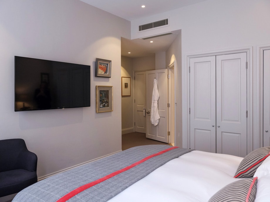 0019 - 2017 - Old Bank Hotel - Oxford - Low Res - Bedroom Modern - Web Feature