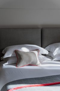 DSC00493 - 2023 - Old Bank Hotel - Oxford - High Res - Room 16 Bed Sunlight - Web Feature