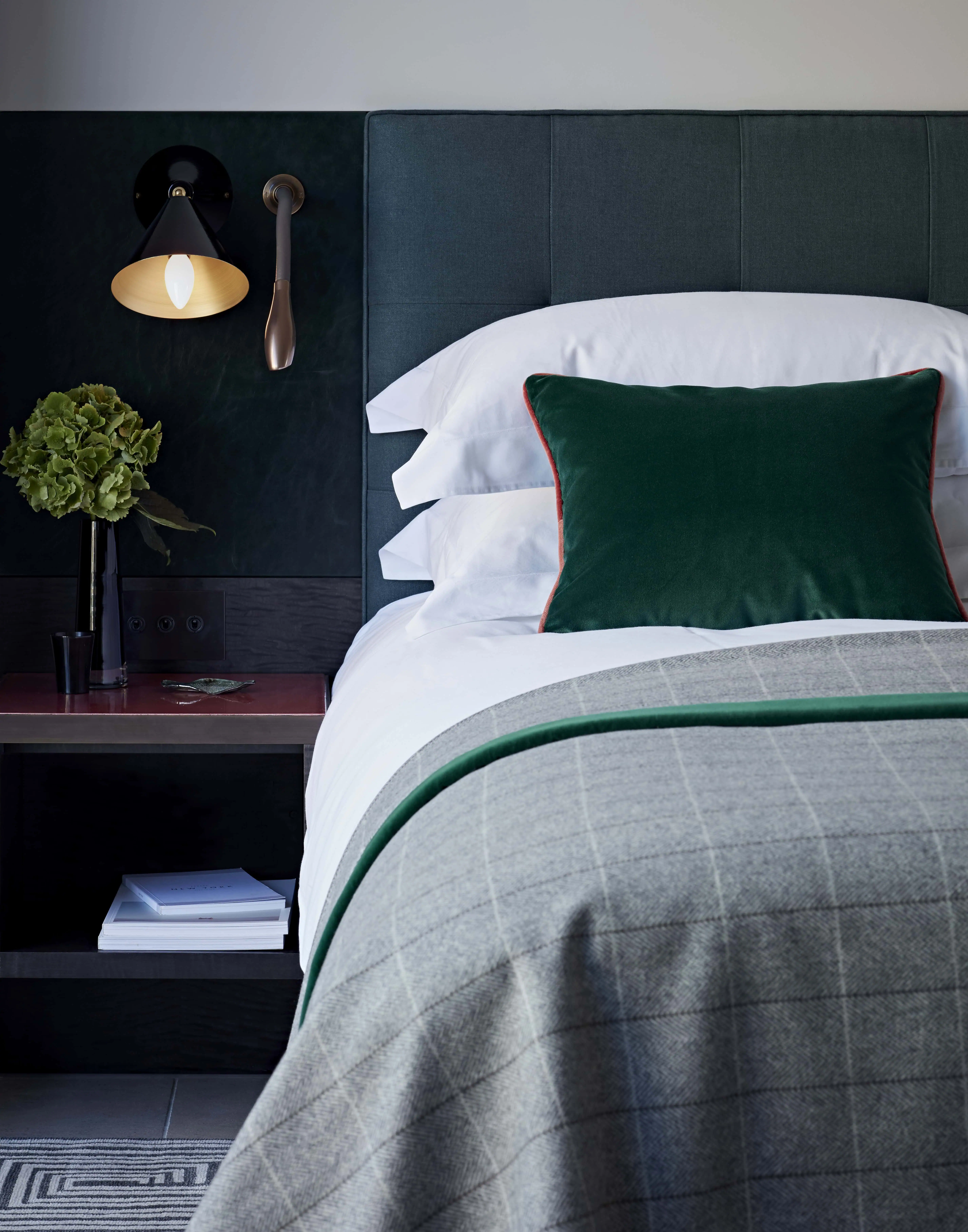 0009 - 2018 - Old Bank Hotel - Oxford - High Res - Room 1 Bed Modern Green (Press)