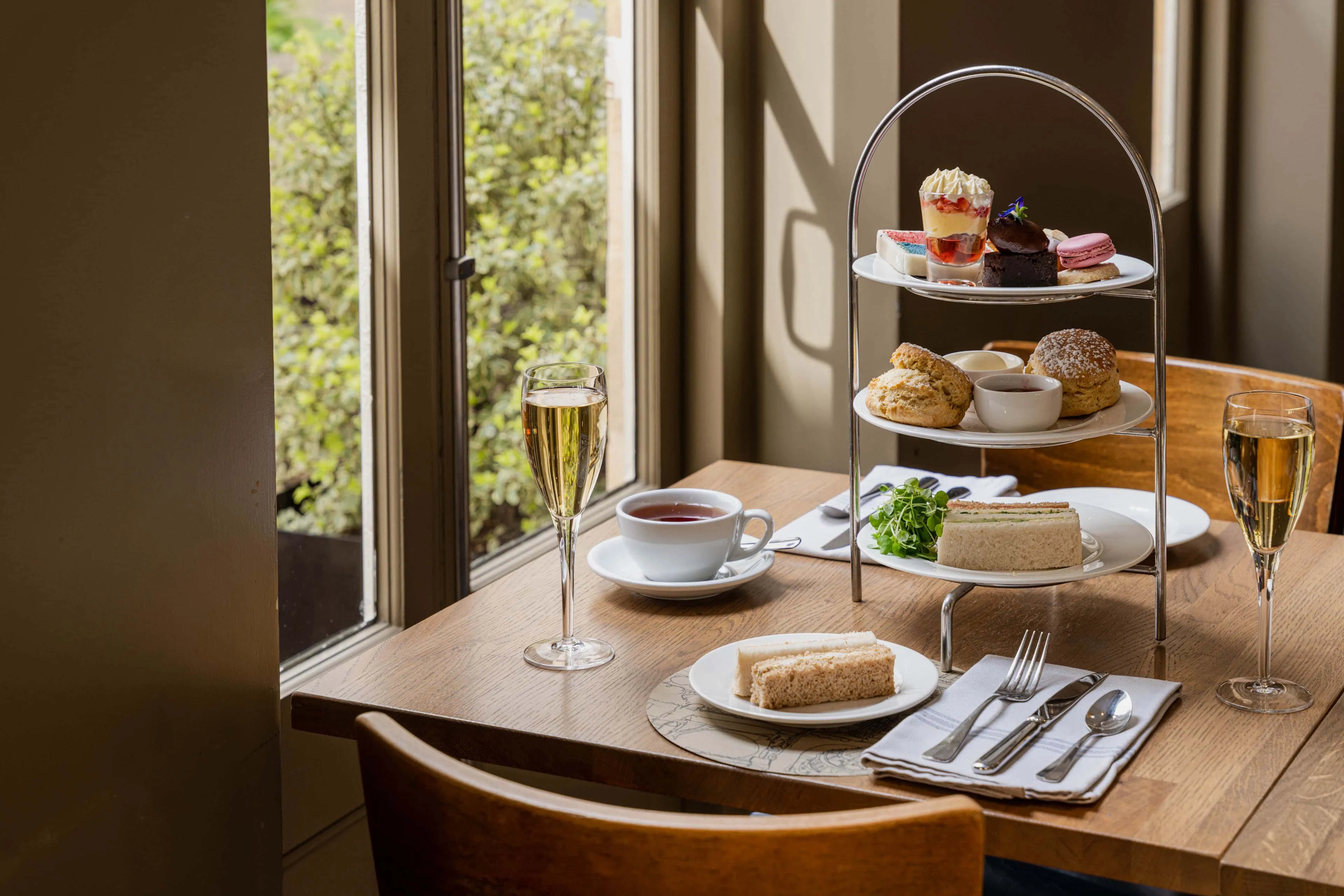 A7R01273 - 2023 - Quod Restaurant & Bar - Oxford - High Res - Coronation Specials Afternoon Tea (Press Web)