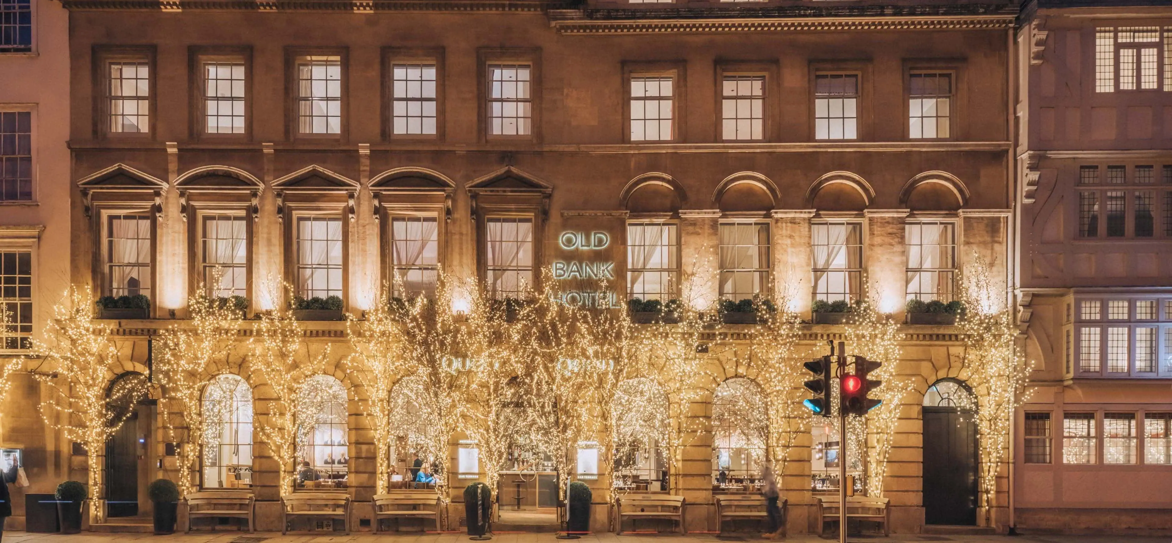 0024-2022-Old-Bank-Hotel-Oxford-High-Res-Christmas-Festive-Facade-Lights-High-Street-Evening-Web-Hero-aspect-ratio-3840-1779